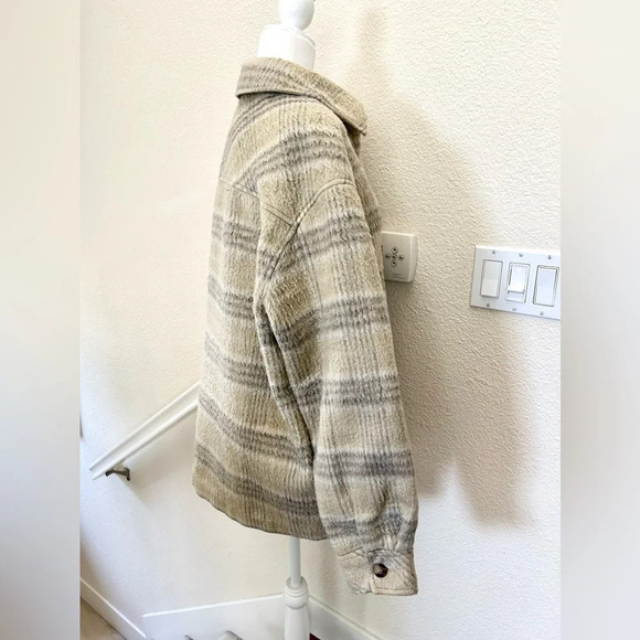 OAK + FORT Shacket Size Small Relaxed fit. Shirt silhouette. Fuzzy plaid fabric. - Picture 5 of 16